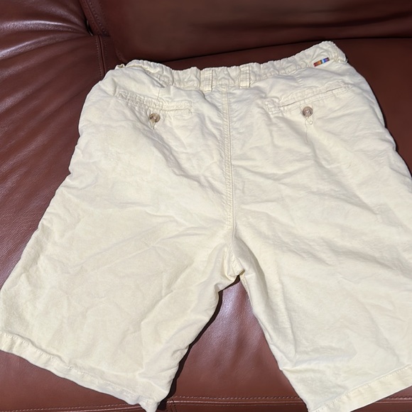 Pale yellow linen like shorts - Picture 2 of 3